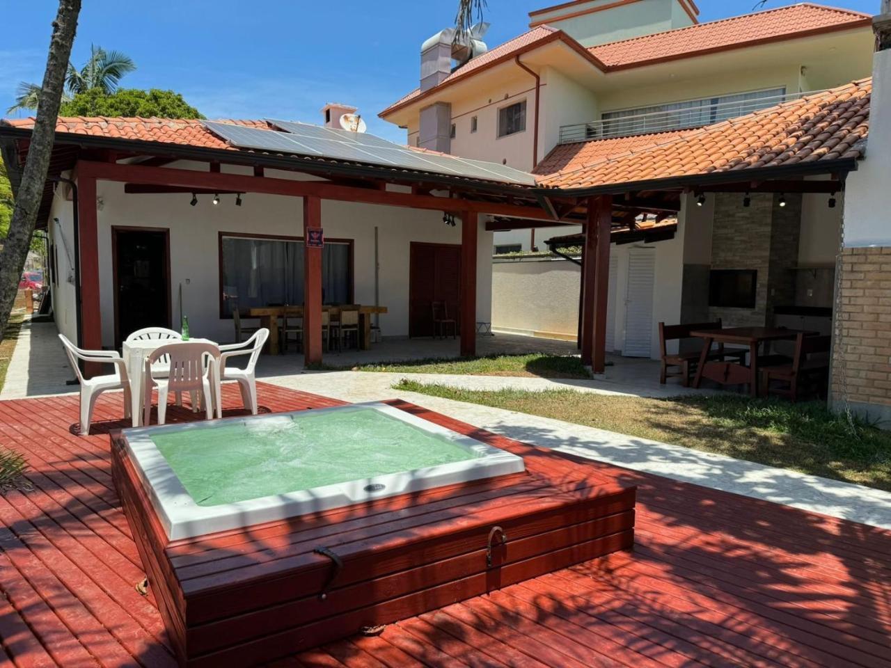 Casa Beira mar com Jacuzzi no centro de Bombinhas