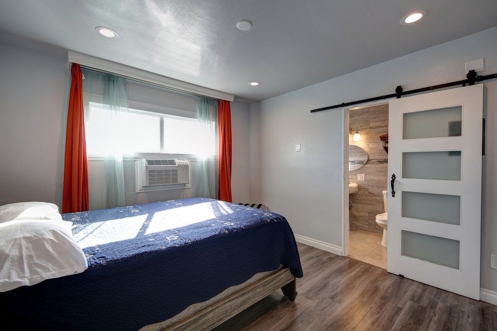 Tradewinds All Suite Hotel in Inglewood, United States