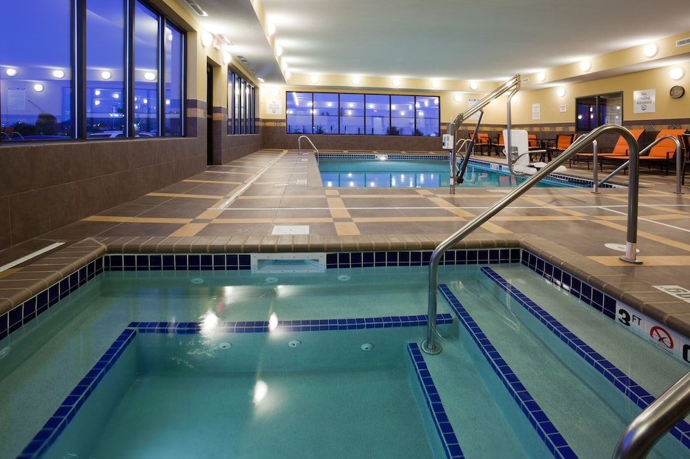 Holiday Inn Express Hotel & Suites Fort Dodge by IHG - photo 23