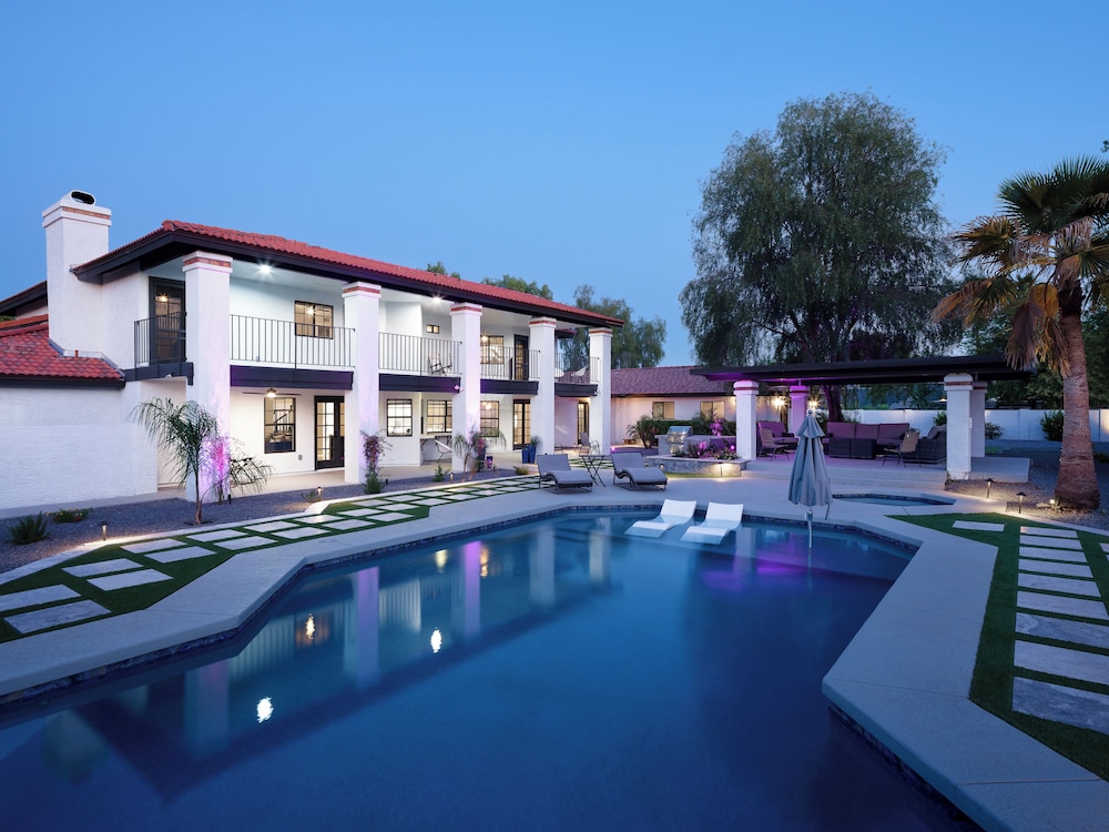 Luxe Paradise Palace Heated Pool Spa Guest Casita — Phoenix