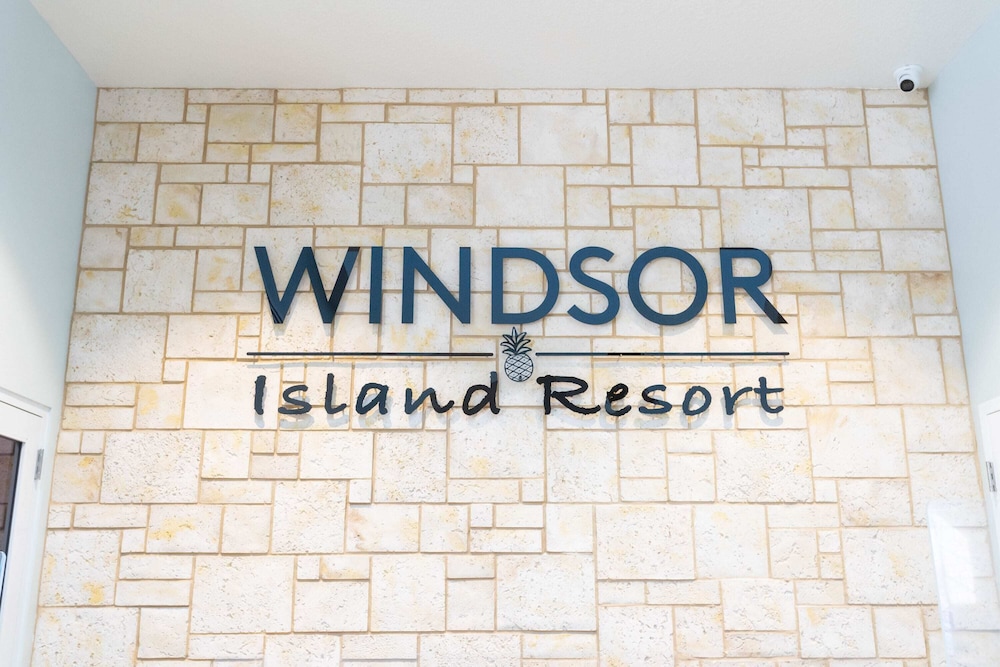 Gorgeous 6Bd W Pool Game Room At Windsor Island 4450 - photo 2