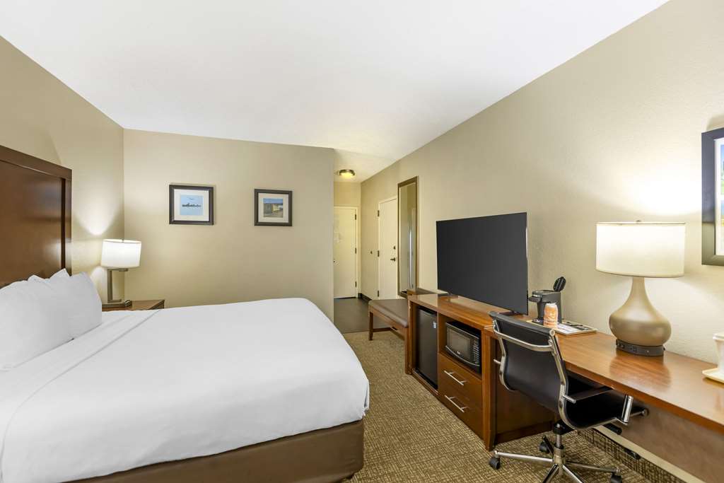Comfort Inn Meridian Bonita Lakes - photo 15