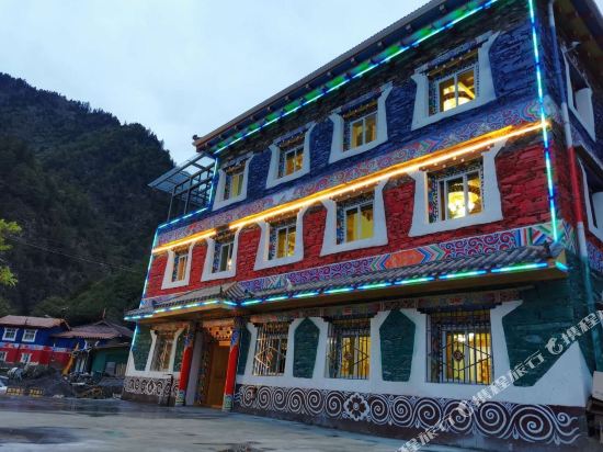 Cailin Holiday Manor — hotel in Luhua