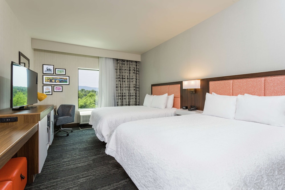 Hampton Inn Cumberland - photo 12
