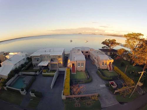 Seaside Splendour 1 beautiful unit on the waterfront — 4-Star Luxury Hotel in Salamander Bay, Australia
