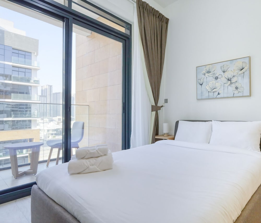 Chic Modern Studio in Azizi Riviera — 4-Star Luxury Hotel in Dubai, United Arab Emirates