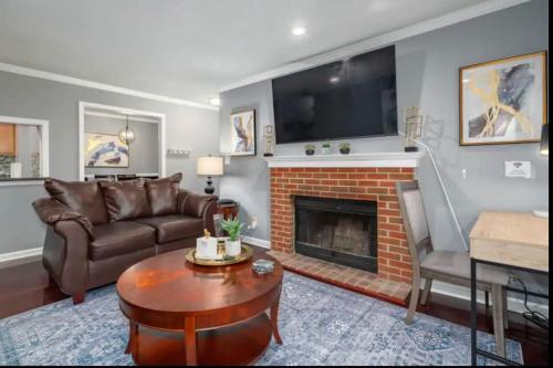 Chic Condo Retreat Private Bliss n Birmingham — 4-Star Luxury Hotel in Birmingham, United States