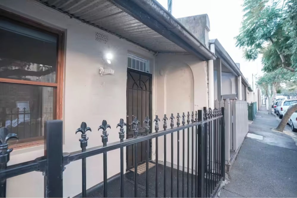 4BR 4mins to light rail 9mins FishMarket — hotel in Pyrmont