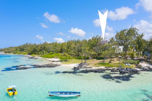 Beach Penthouse Belmare — 4-Star Luxury Hotel in Poste De Flacq, Mauritius