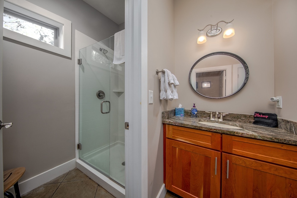 Pilot Cove Forest Lodging - photo 23