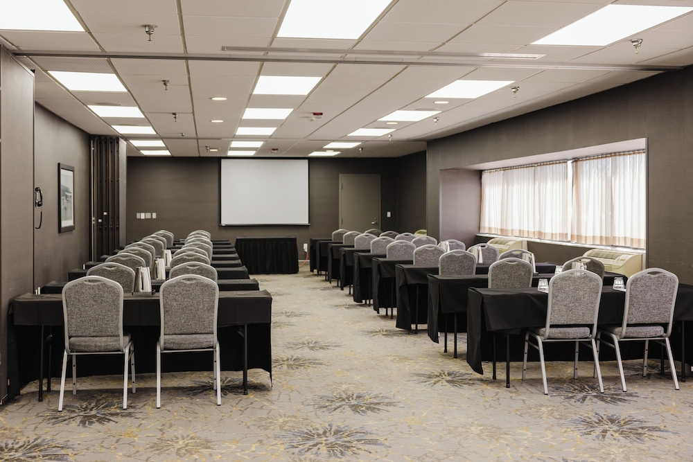 Crowne Plaza Suites MSP Airport Mall of America by IHG - photo 70