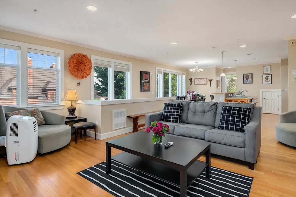 Seattle Vacation Home: Out of Africa — 4-Star Luxury Hotel in Seattle, United States