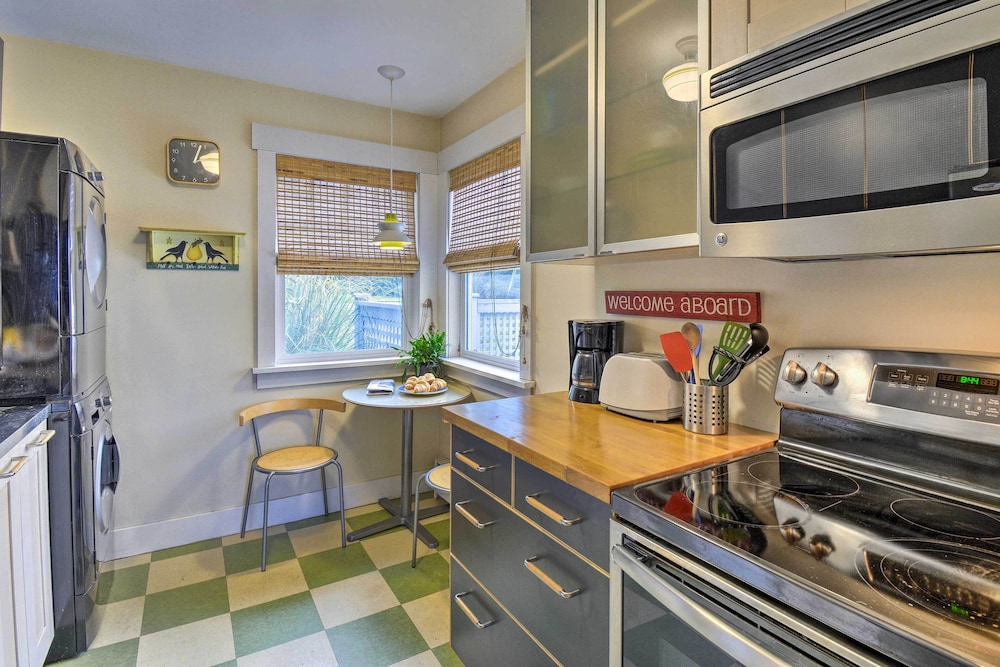 Bainbridge Island Abode Less Than 1 Mi to Winslow in Winslow, United States