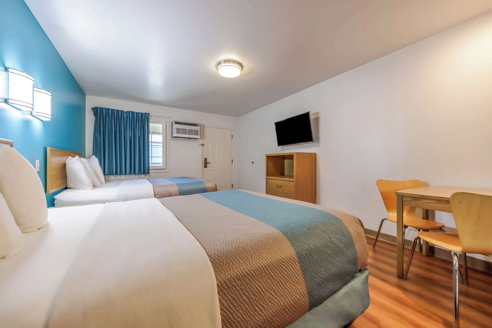 Motel 6 Canby OR - photo 5