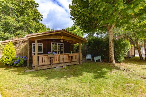 Chalet Bois Camping La Cigale — 4-Star Luxury Hotel in Ares, France