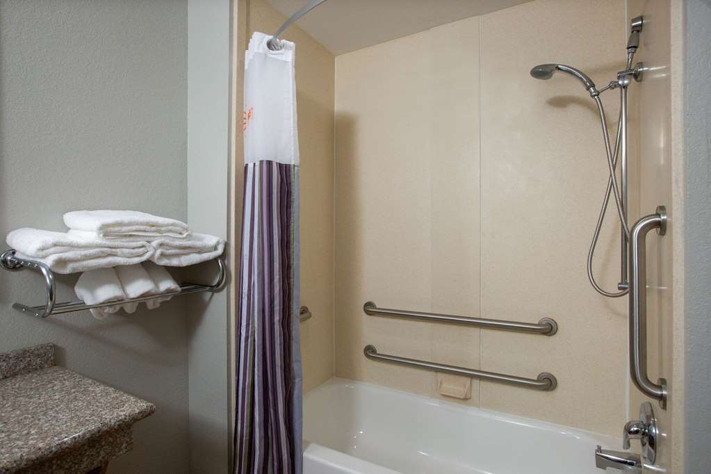 La Quinta Inn & Suites by Wyndham Tupelo - photo 15