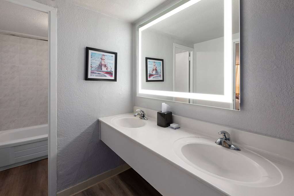 Wyndham Garden Norfolk Downtown - photo 31