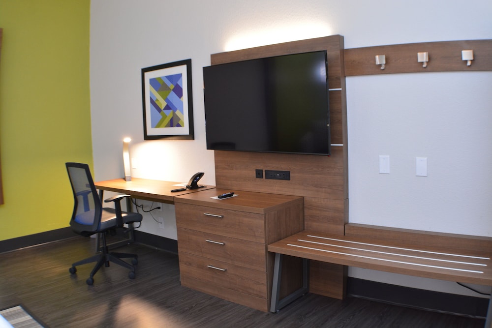 Holiday Inn Express Hotel & Suites Seguin by IHG - photo 11