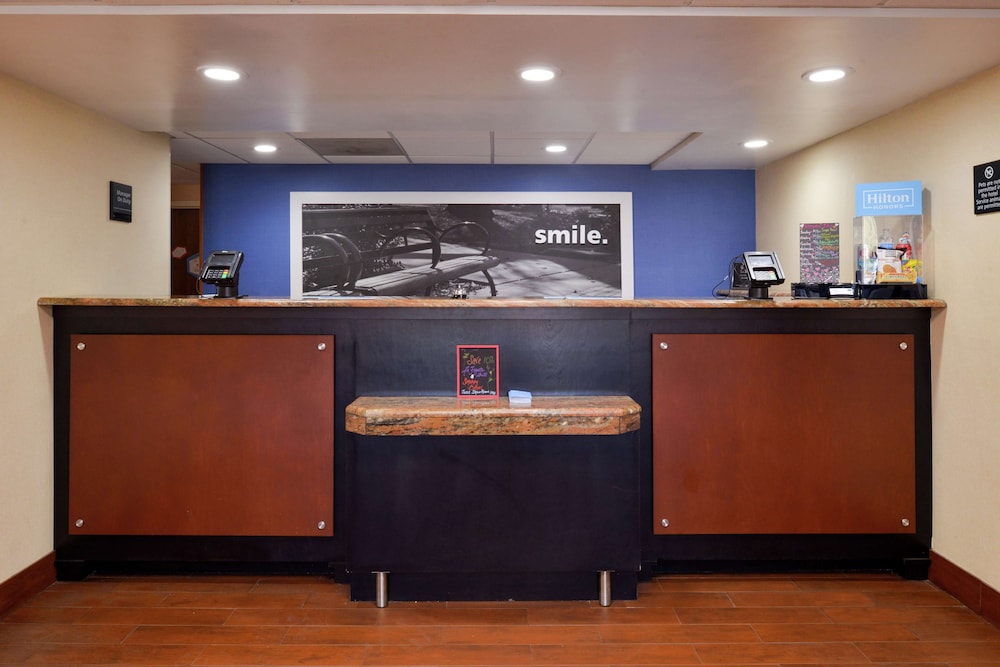 Hampton Inn Columbus East - photo 4