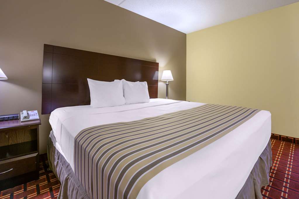 Econo Lodge Inn & Suites Triadelphia Wheeling - photo 21