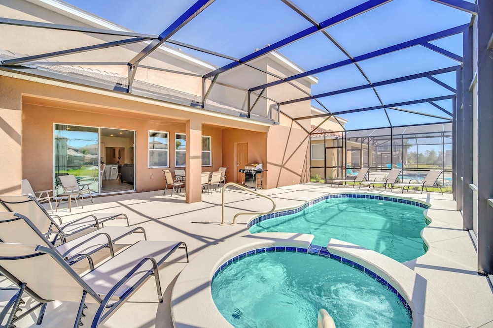 Exclusive 7BR Villa by Disney w Private Pool — 4-Star Luxury Hotel in Davenport, United States