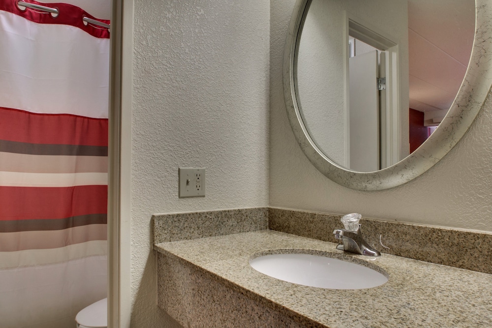 Red Roof Inn St Louis Westport Maryland Heights - photo 23