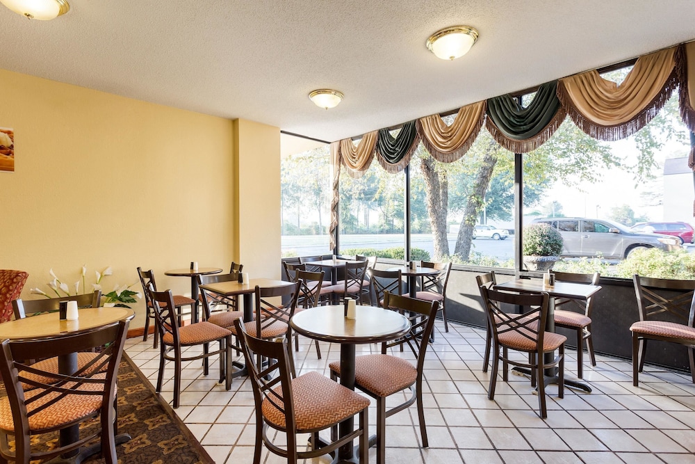 Quality Inn Blytheville I 55 - photo 20