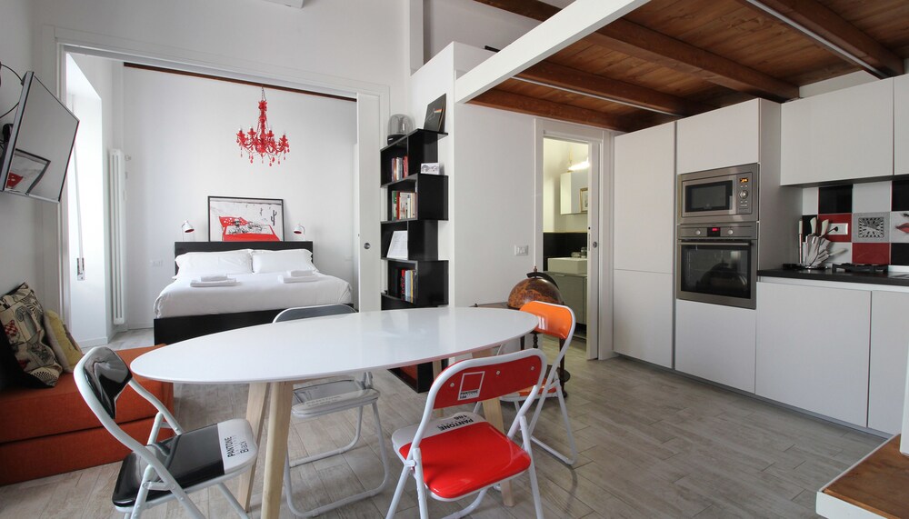 GuestHost Bright Apartment 650 m far from Arco della Pace — 4-Star Luxury Hotel in Milan, Italy