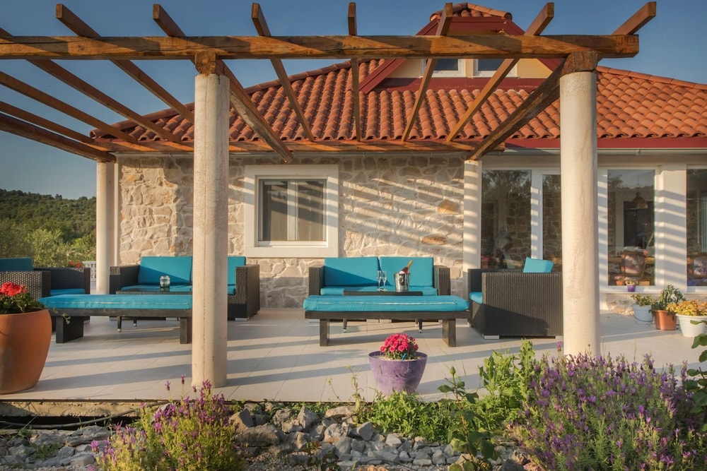 Villa Red Hacienda with Pool — 4-Star Luxury Hotel in Vodice, Croatia
