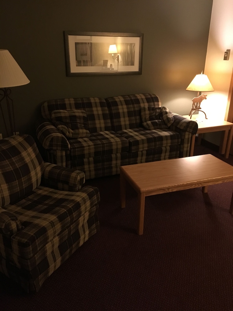 Moose Lake Lodge & Suites - photo 17