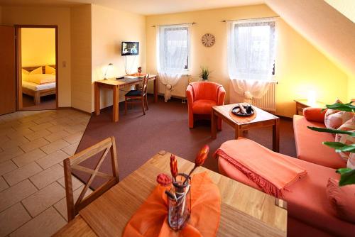 Hotel Pension zum Markt — Torgau — photo 2