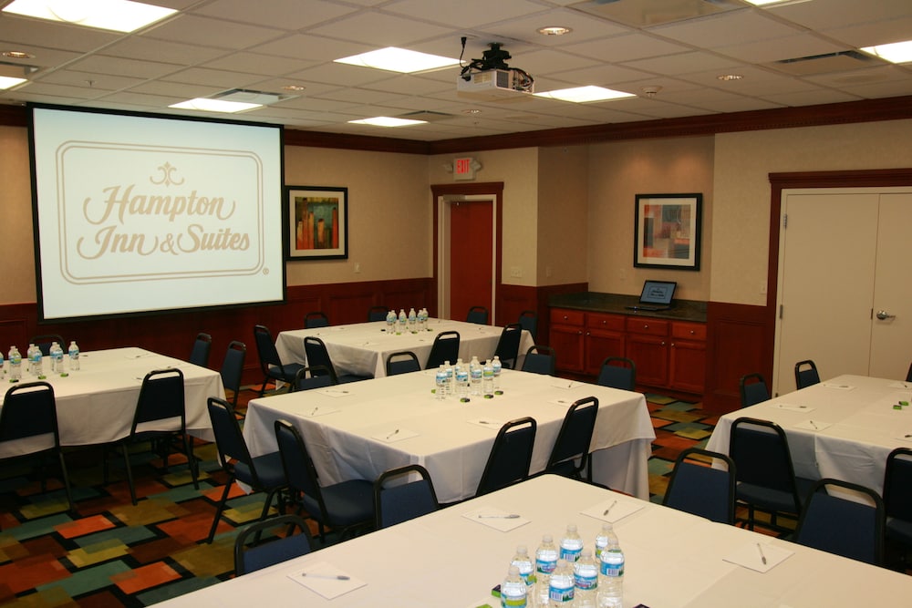Hampton Inn & Suites Detroit Chesterfield Township - photo 51