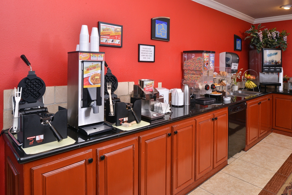 Americas Best Value Inn Lubbock East - photo 32