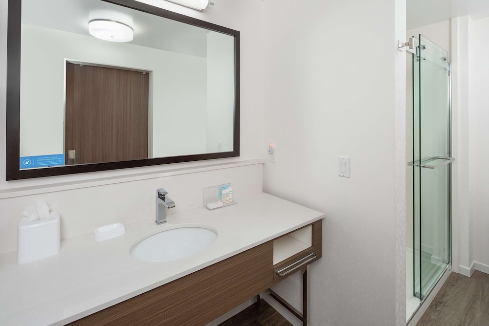 Hampton Inn & Suites San Diego Airport Liberty Station - photo 38