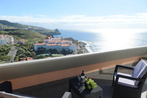 Aylevarroo Penthouse — 4-Star Luxury Hotel in Canico, Portugal