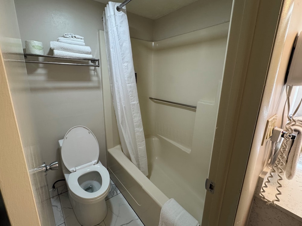 South Shore Inn - photo 12