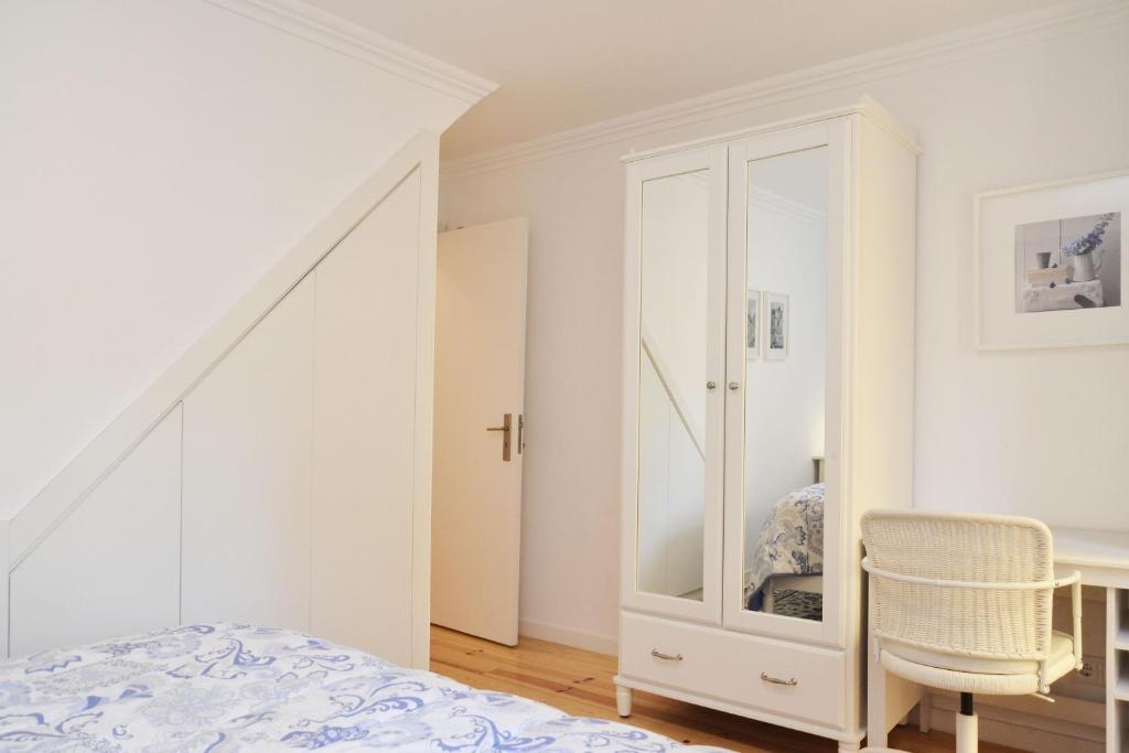 Santana 2 Checkinhome — 4-Star Luxury Hotel in Lisbon, Portugal