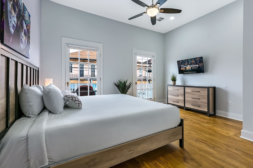 Newly Renovated 4BD Penthouse - photo 7