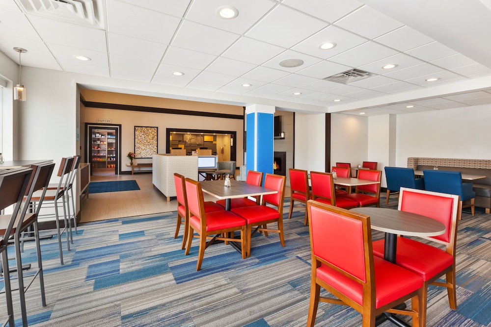 Holiday Inn Express Chillicothe East by IHG - photo 32