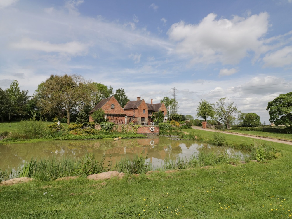 Rowlands House — 4-Star Luxury Hotel in Coalville, United Kingdom