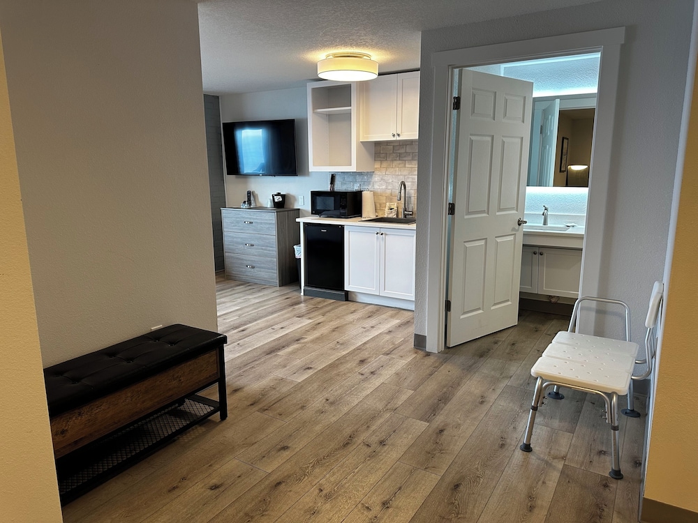 West Beach Suites - photo 31