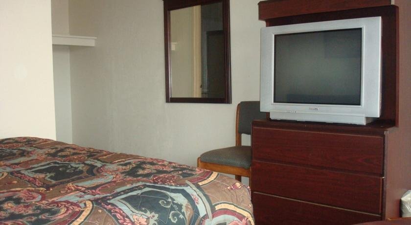 Travel Inn Dekalb - photo 3