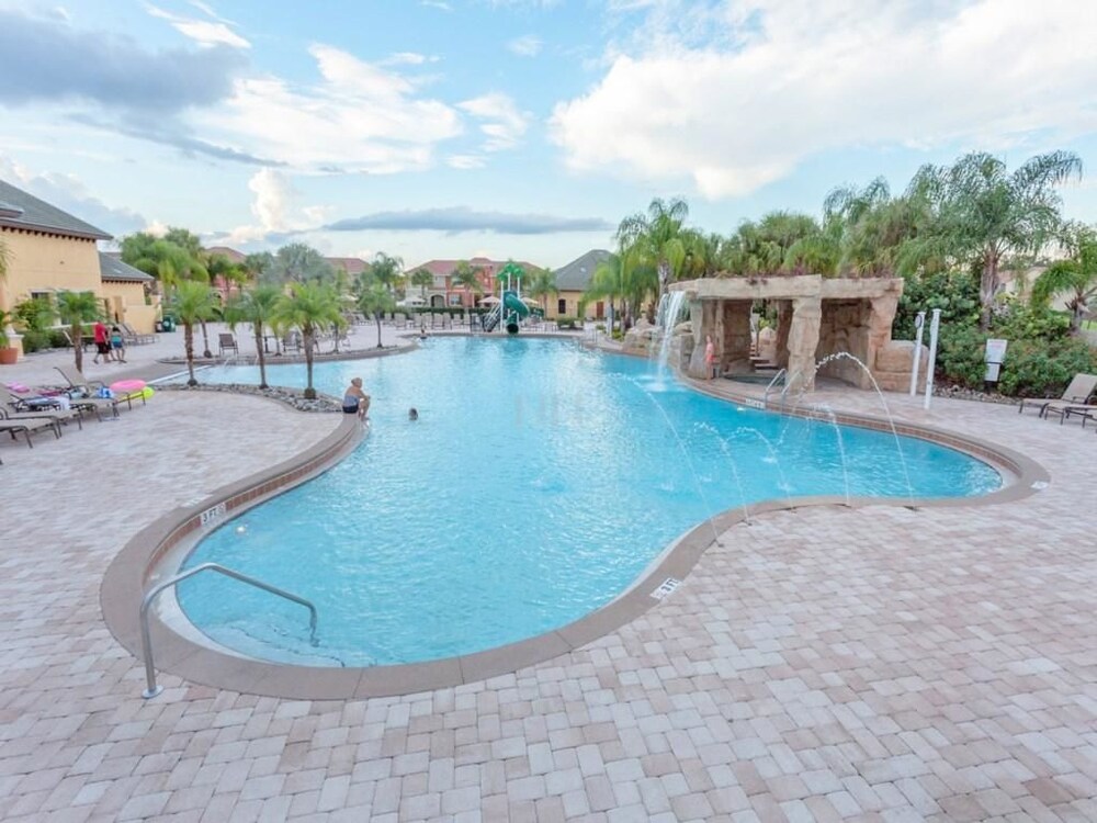 Paradise Palms Platinum by Ocean Florida - featured photo