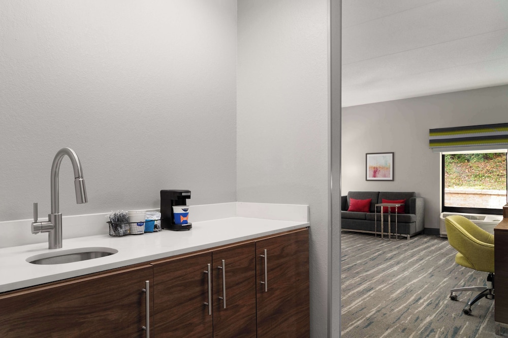 Hampton Inn Roanoke Hollins I 81 - photo 9