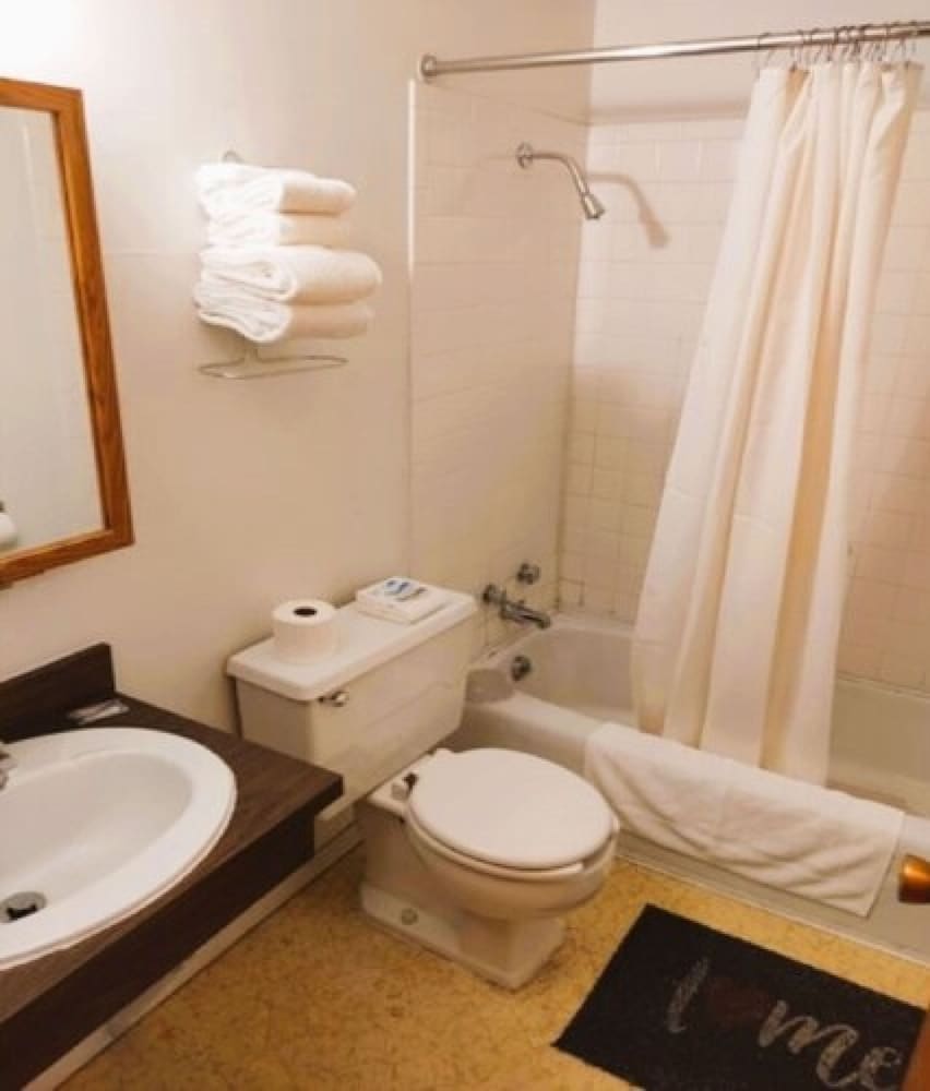 Love Hotels Voyageur by OYO at International Falls MN - photo 33