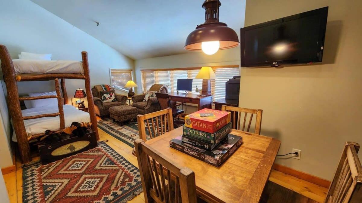 3BR Townhome Incredible Location — Bridgeport — photo 4