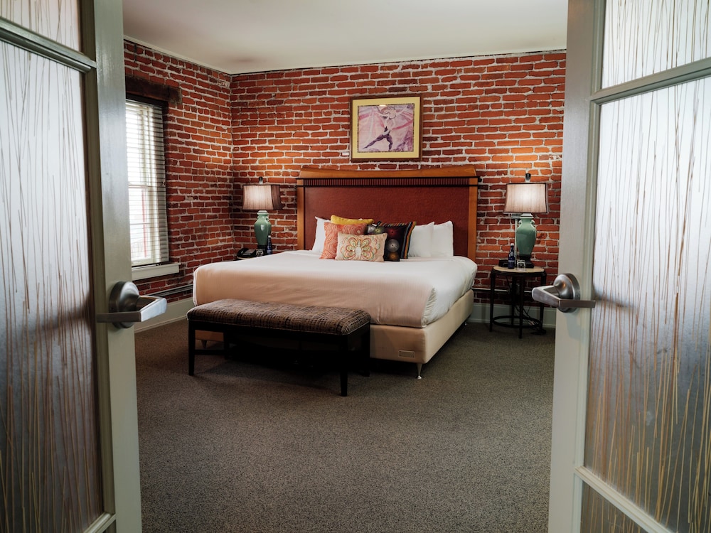 Lancaster Arts Hotel - photo 20