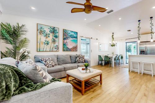 Relax Poolside Family West Palm Beach Gem with Yard — 4-Star Luxury Hotel in Royal Palm Beach, United States
