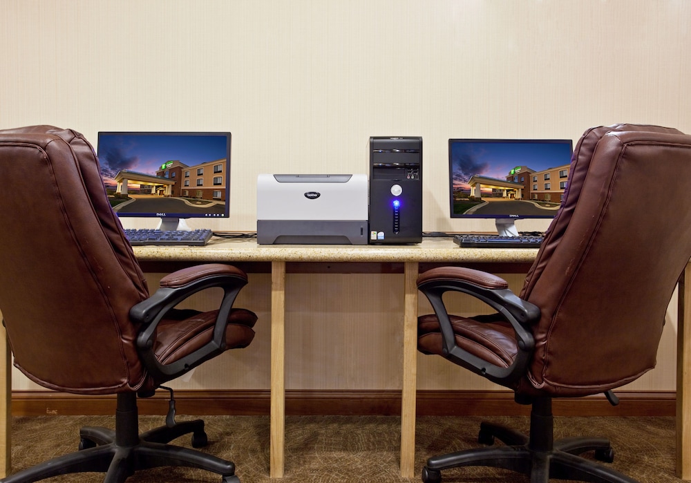 Holiday Inn Express & Suites Howell by IHG - photo 27