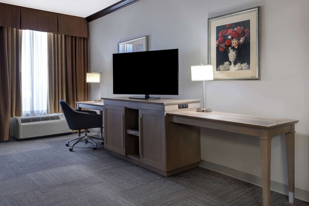 Hampton Inn Victoria - photo 21